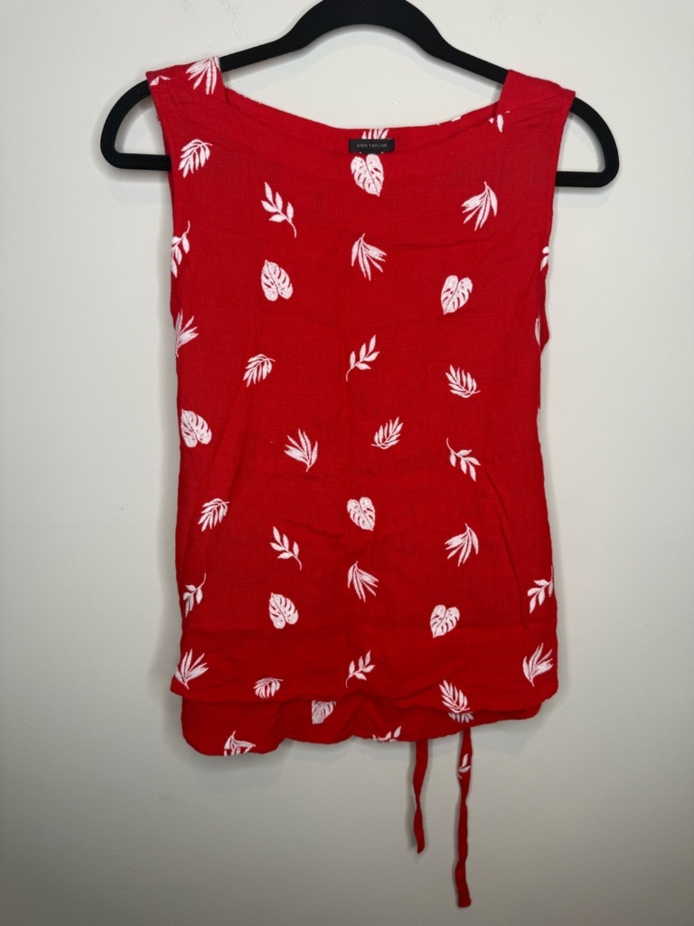 Ann Taylor sleeveless Leaf-Print Tank Top